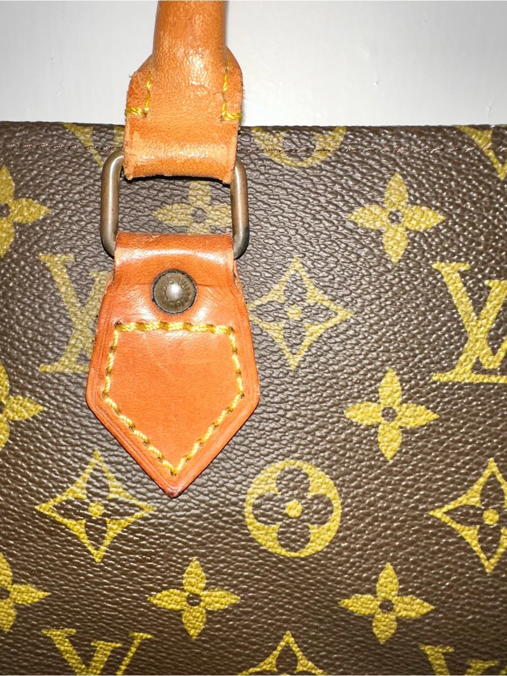 Louis Vuitton Monogram Sac Plat in great condition